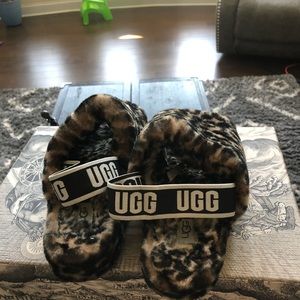 UGG SANDALS